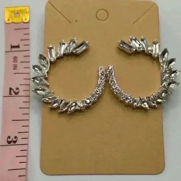 Glamorous Crystal Earring Trio - Studs & Statement Climbers Excellent Condition - Picture 5 of 9